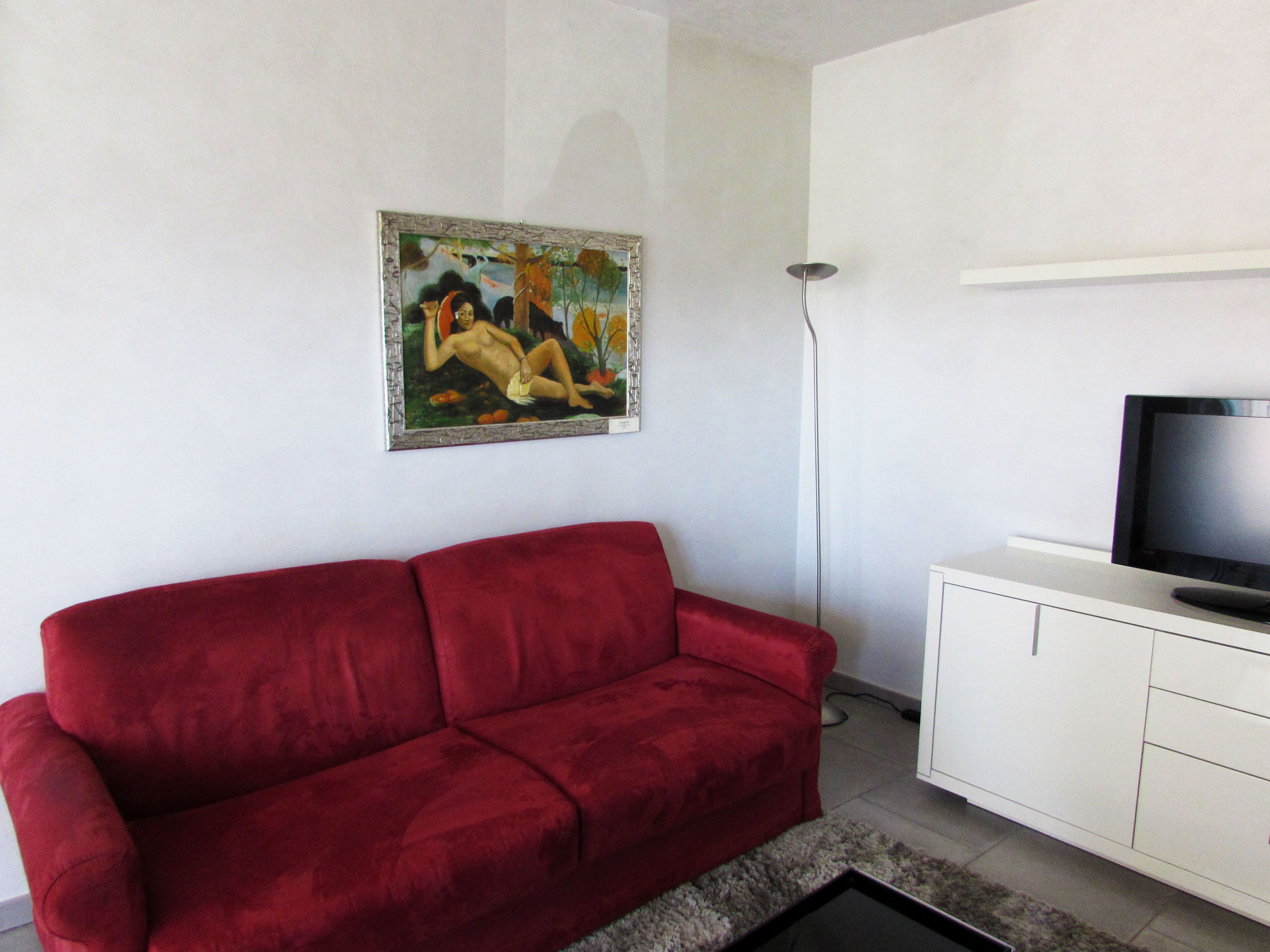 suite | living room | tv