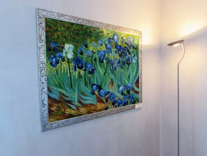 Design Apartment, Accessible | Living room | TV - Hotel Dante Residence (Mantua)