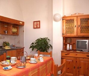 In-room dining - Villa Tina (Forio)