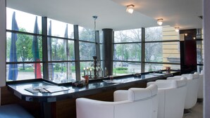 Lobby sitting area - Hotel Burgas (Burgas)