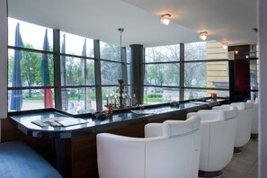 Lobby sitting area - Hotel Burgas (Burgas)