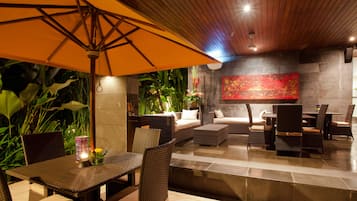 Bar lounge