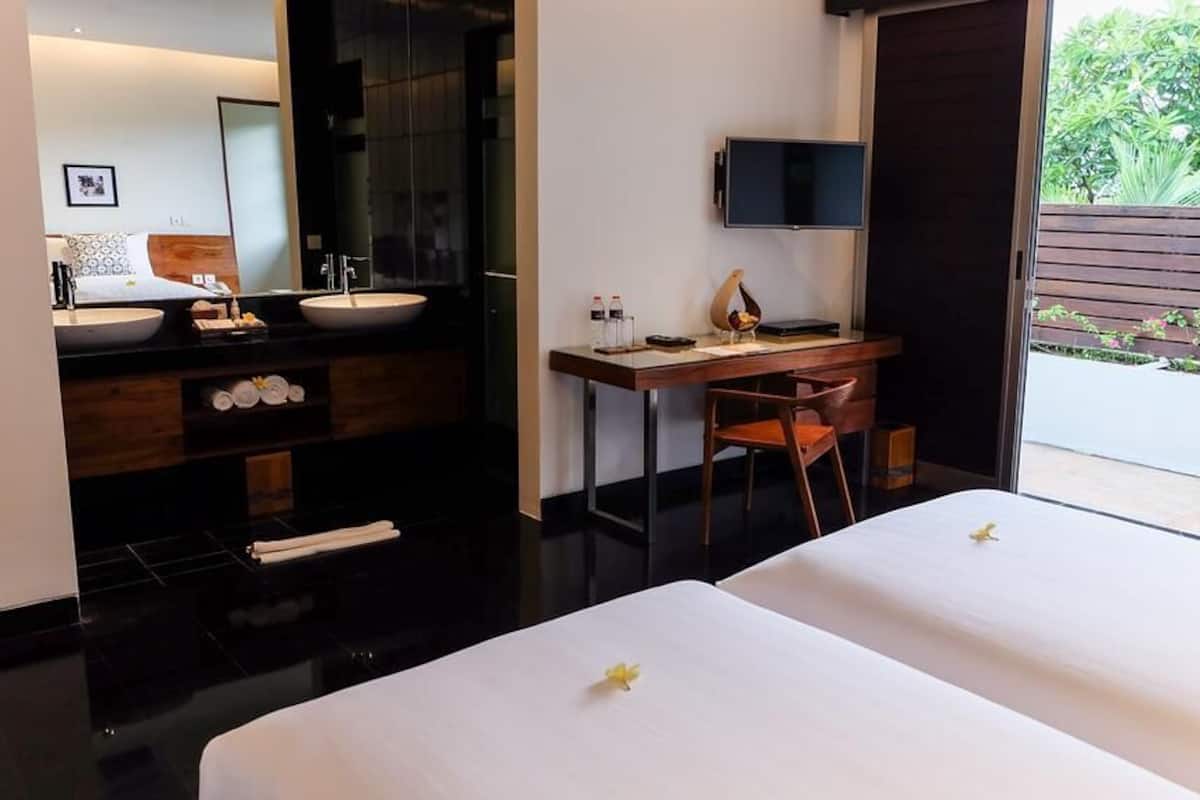 Premium bedding, minibar, in-room safe, desk