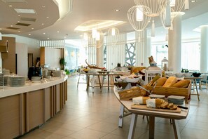Lunch and dinner served  -  Isola di Albarella Hotel Capo Nord (Rosolina)