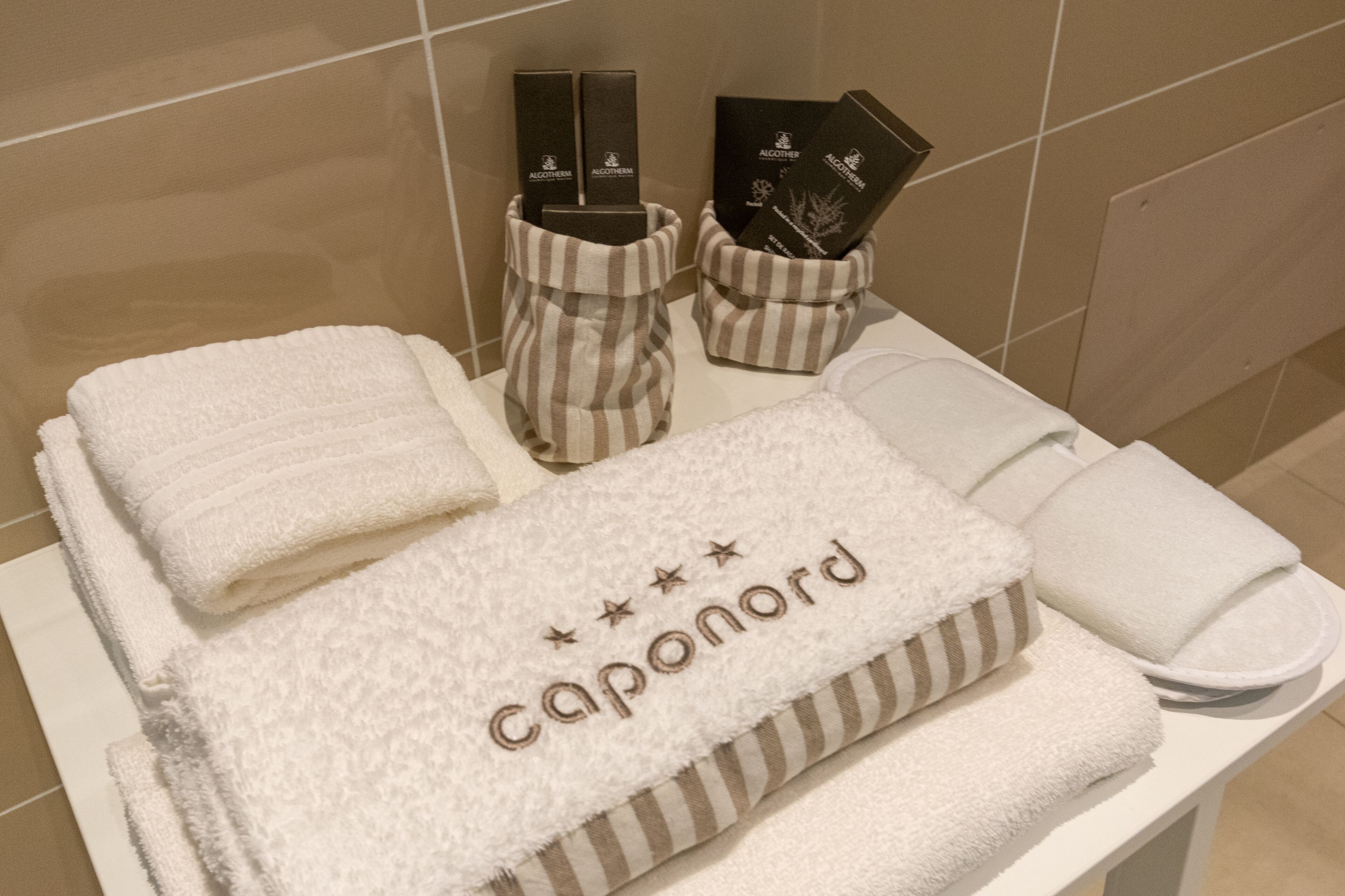 comfort suite, 1 bedroom | bathroom | shower, eco-friendly toiletries, hair dryer, bidet