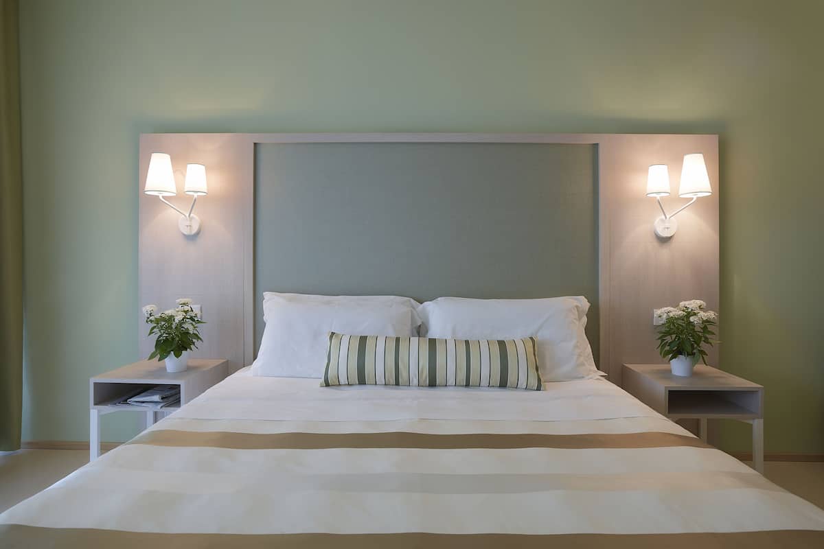 comfort double room | 1 bedroom, minibar, in-room safe, desk