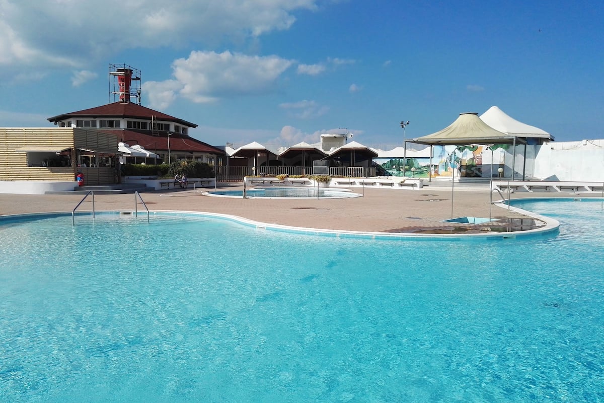 seasonal outdoor pool, pool umbrellas, pool loungers