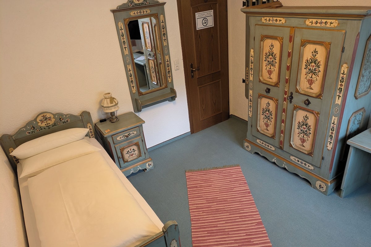 Budget single room with air conditioning