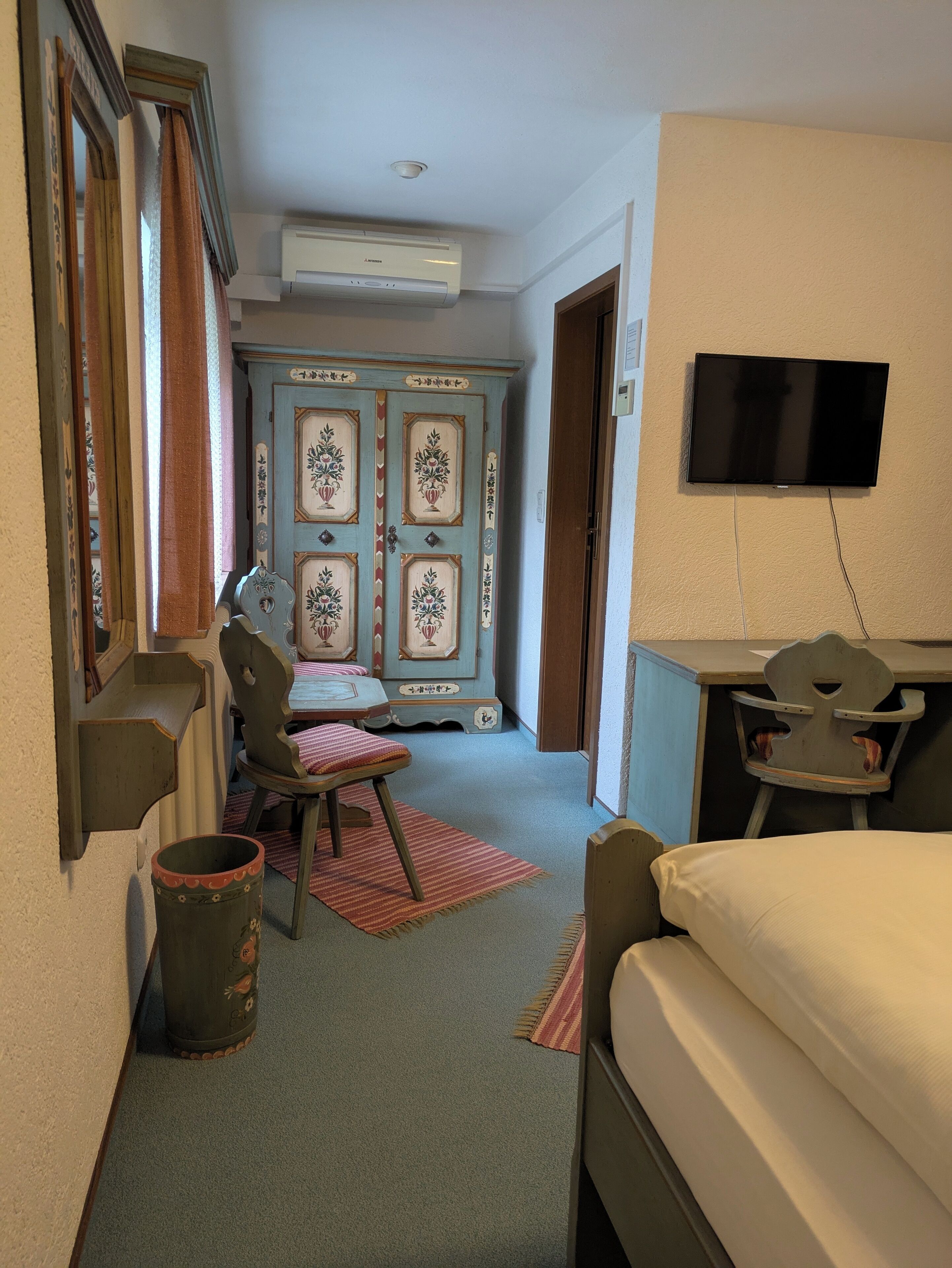 budget double room with air conditioning | premium bedding, pillow-top beds, minibar, desk