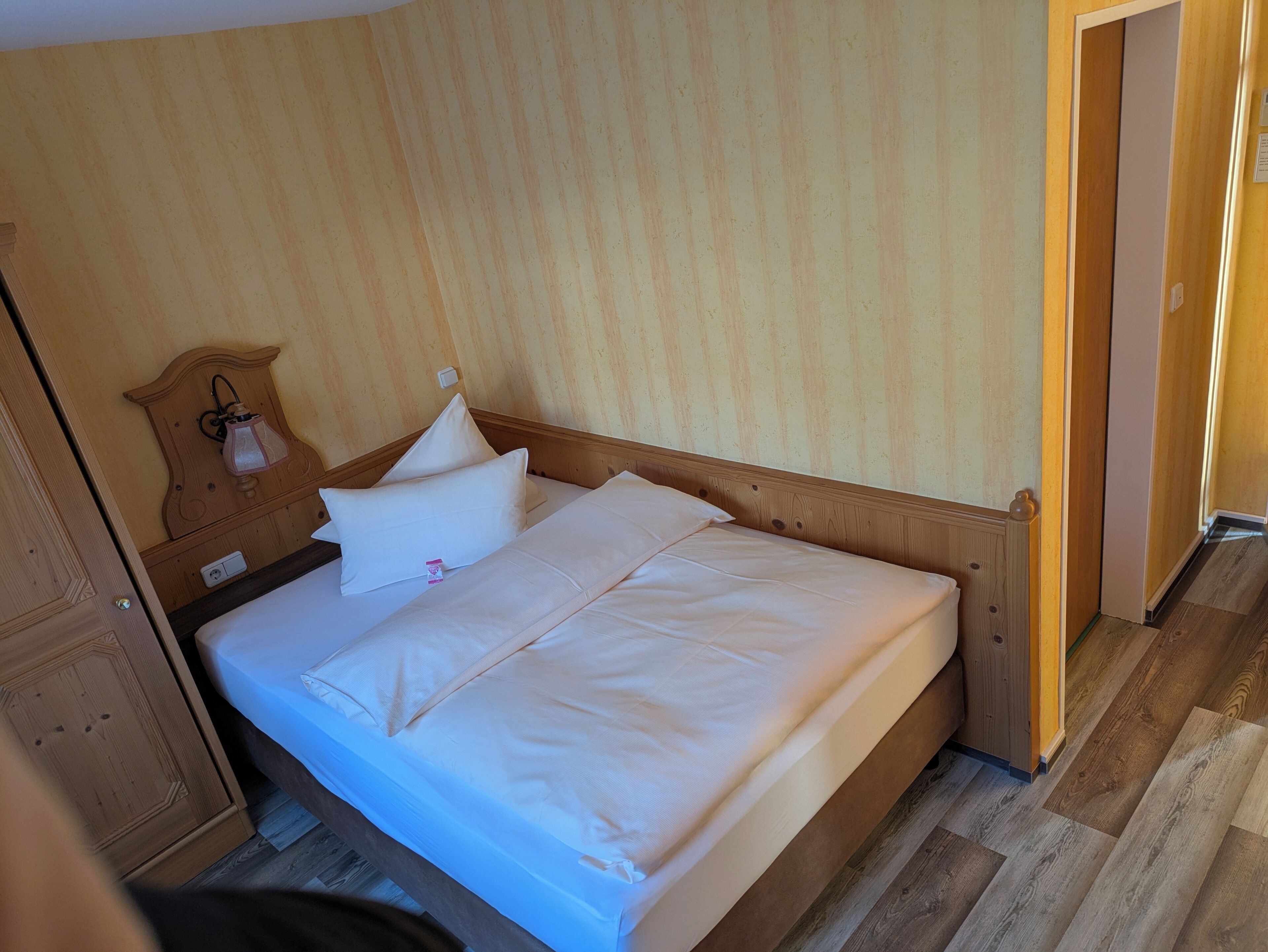 standard single room (with air conditioning) | premium bedding, pillow-top beds, minibar, desk