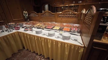 Daily buffet breakfast (EUR 9 per person)