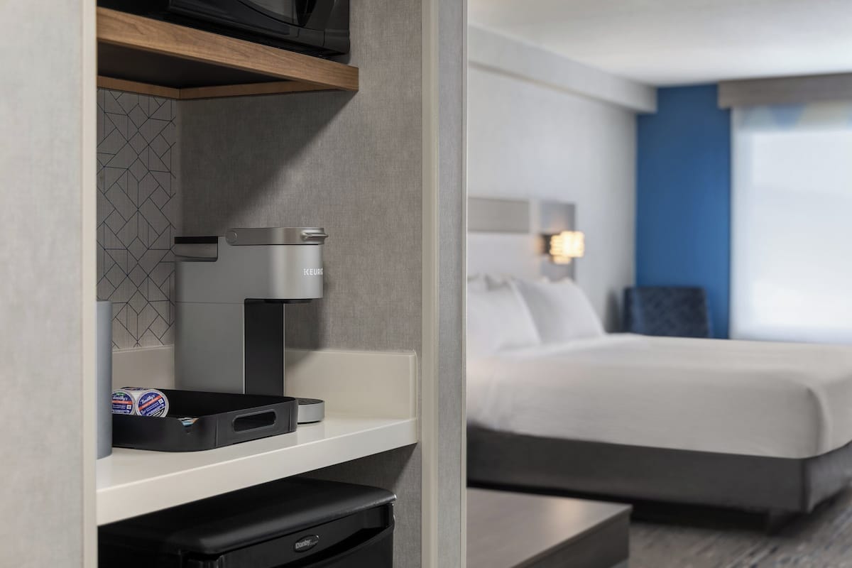 Suite, 1 King Bed with Sofa bed (Wet Bar)