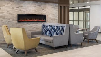 Coin salon dans le hall