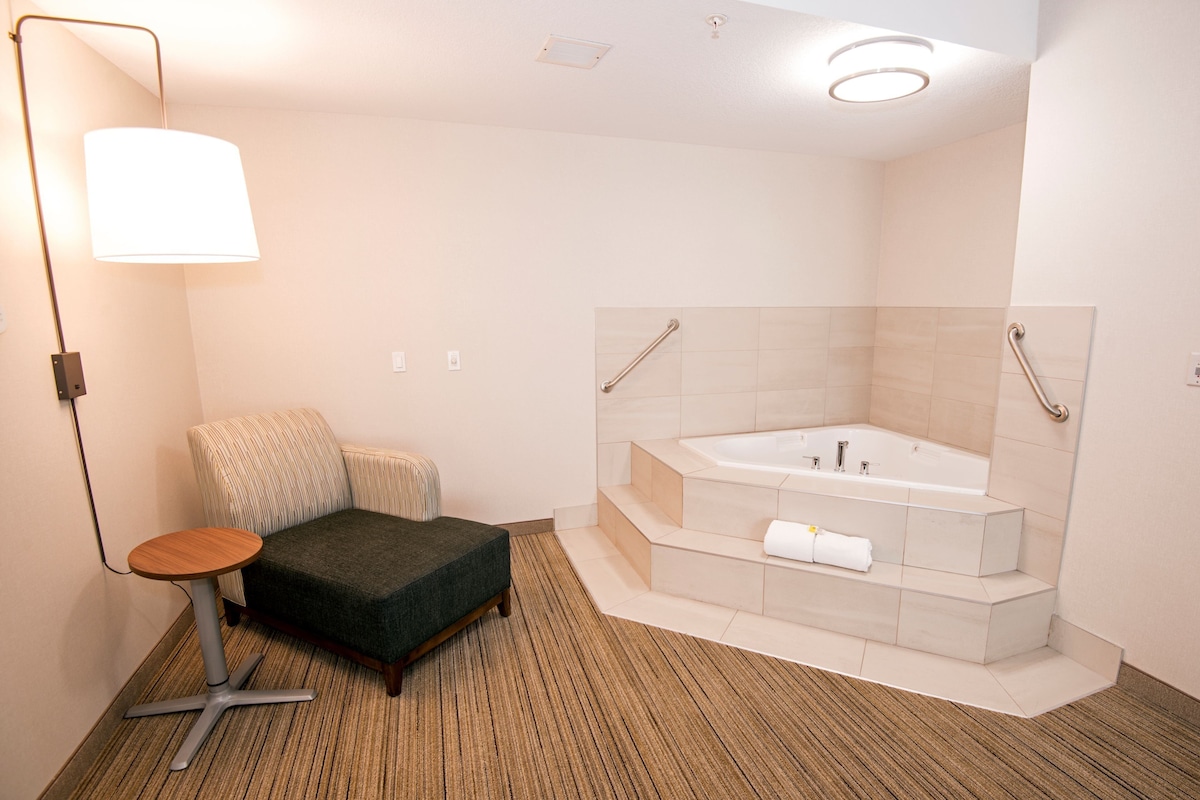 Suite, 1 Bedroom | In-room safe, desk, iron/ironing board, free WiFi