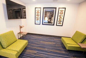 Exterior - Holiday Inn Express Hotel & Suites Hinton by IHG (Hinton)