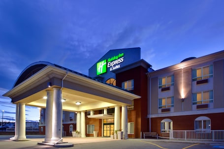 Exterior. Holiday Inn Express Hotel & Suites Hinton by IHG