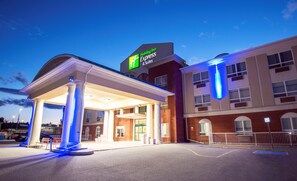 Exterior - Holiday Inn Express Hotel & Suites Hinton by IHG (Hinton)