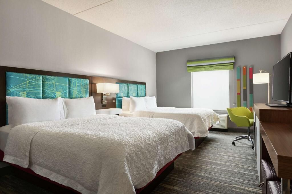 ملاءات للفراش لا تسبب الحساسية ومكتب ومساحة عمل للكمبيوتر المحمول