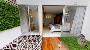 Caja de seguridad en la habitación y escritorio 