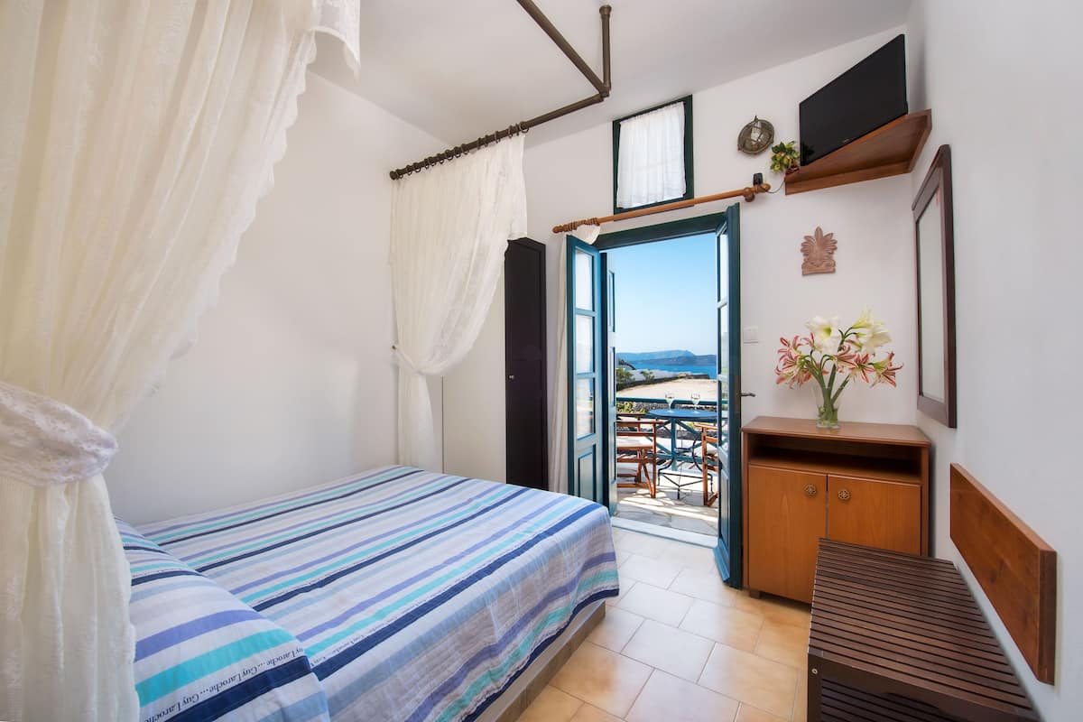 standard room | minibar, desk, soundproofing, iron/ironing board