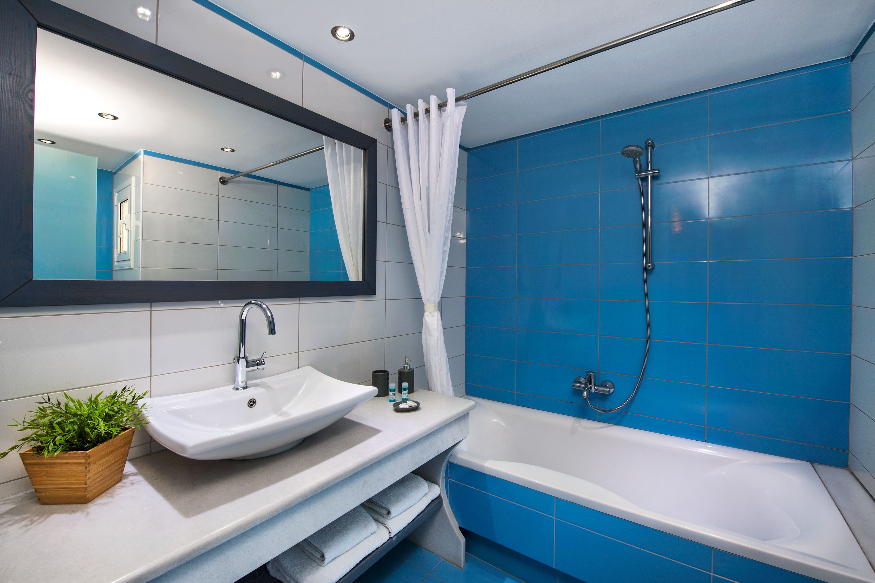 traditional room | bathroom | shower, free toiletries, hair dryer, slippers