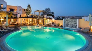 Outdoor pool, pool umbrellas