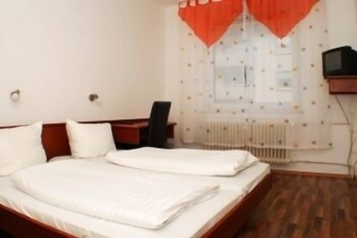 Doppel- oder Zweibettzimmer