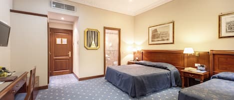 Quarto triplo | Lençóis italianos Frette, roupas de cama antialérgicas