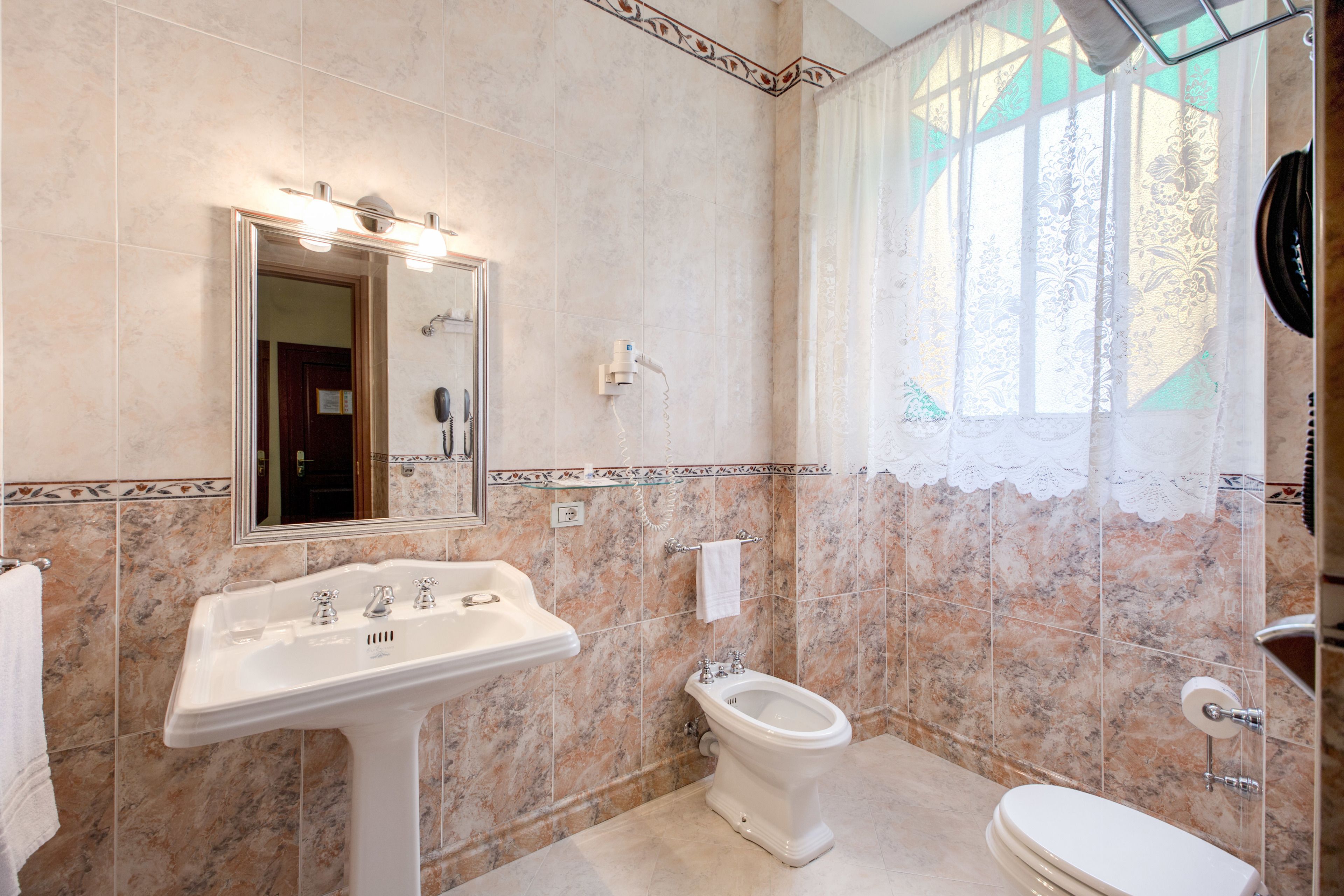 shower, free toiletries, hair dryer, bidet