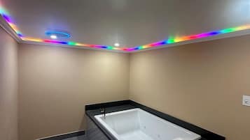 Indoor spa tub