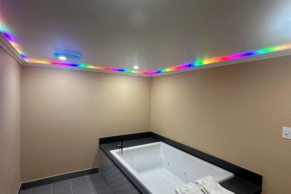 Indoor spa tub
