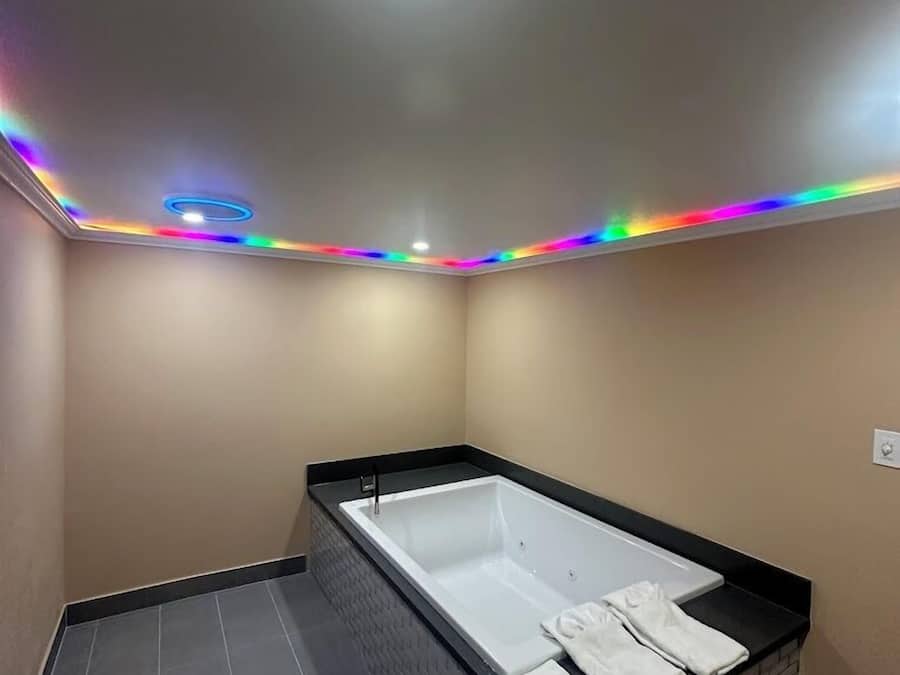 Indoor spa tub