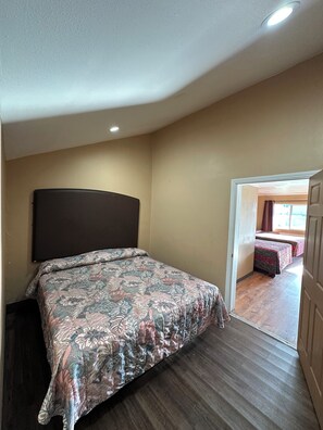 Family Room | Blackout drapes, iron/ironing board, free WiFi, bed sheets - Stardust Motel Azusa (Azusa)