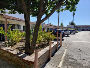 Free self parking - Stardust Motel Azusa (Azusa)