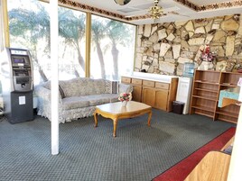 Sala de estar en el lobby