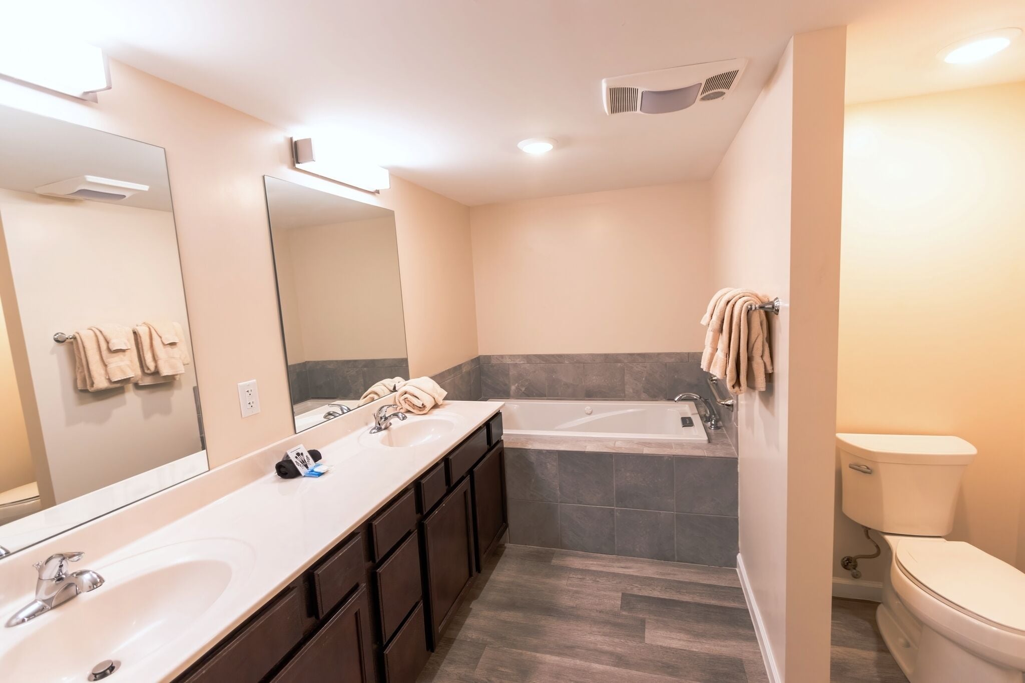 classic room, 2 bedrooms | bathroom | separate bathtub and shower, jetted bath, free toiletries, hair dryer