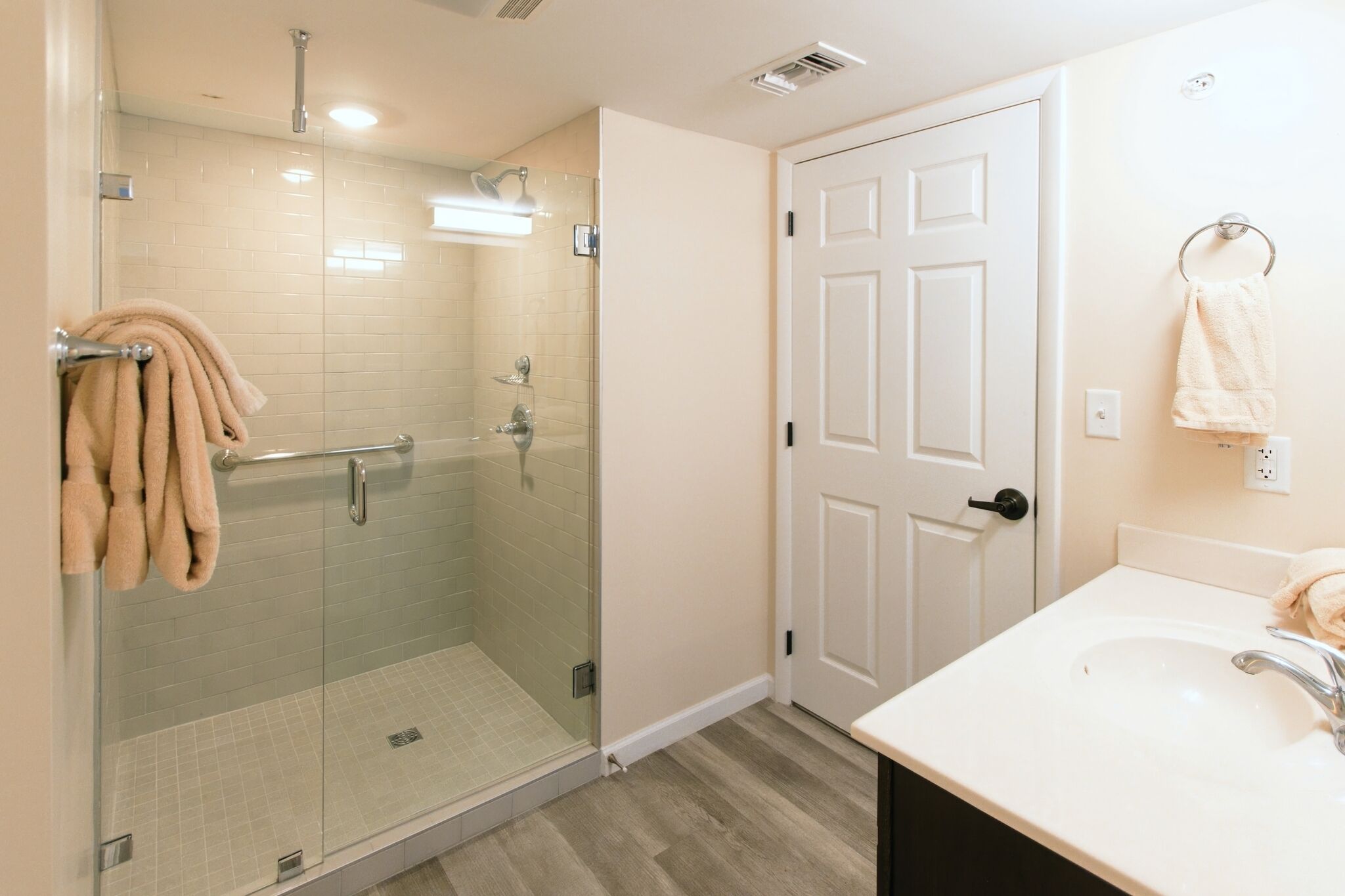 classic room, 2 bedrooms | bathroom | separate bathtub and shower, jetted bath, free toiletries, hair dryer