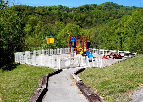 Laurel Point Resort - Image 4