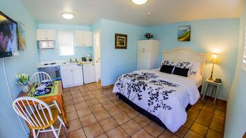 Standard Room, 1 Queen Bed, Kitchenette | Premium bedding, iron/ironing board, cribs/infant beds, rollaway beds