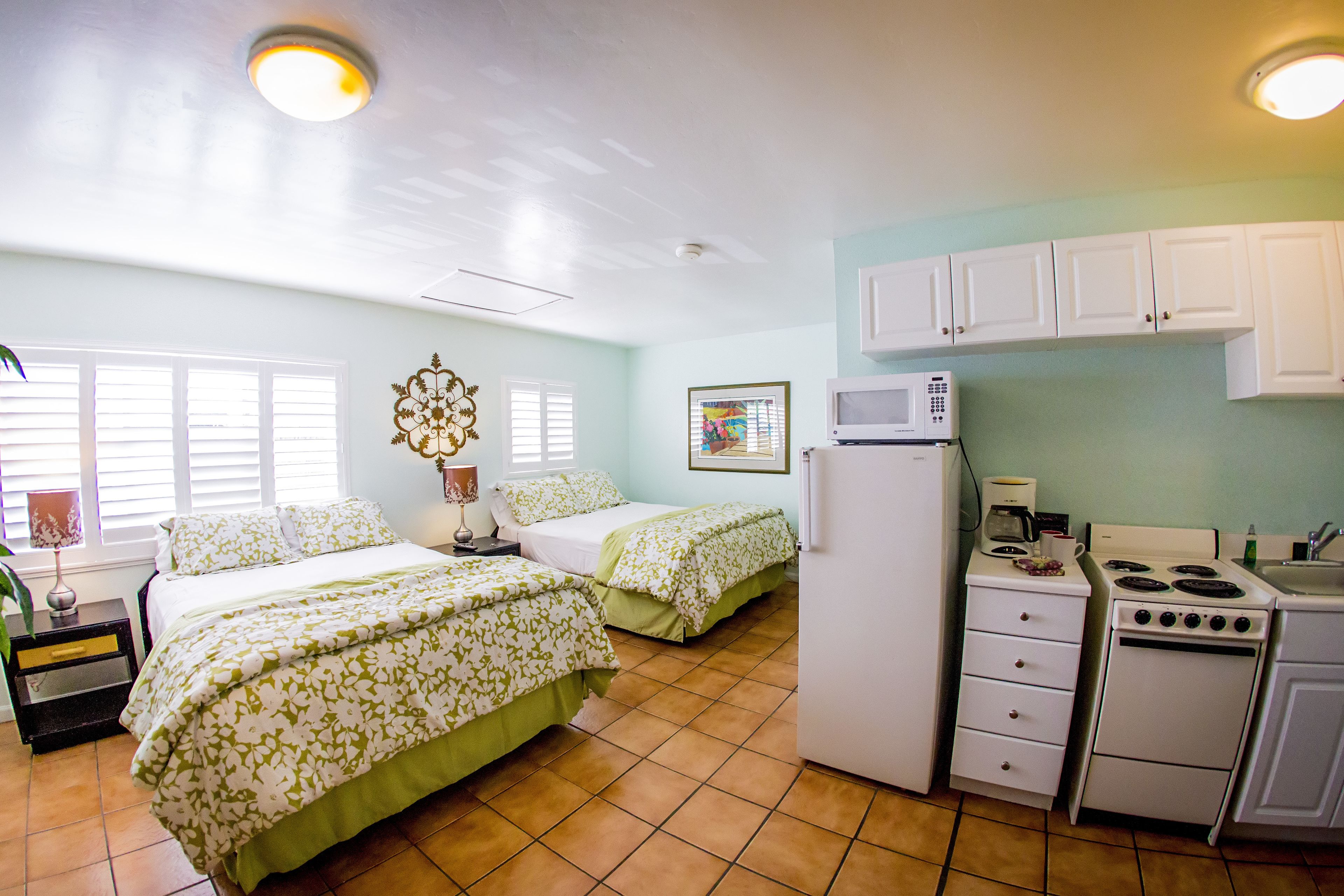 standard room, 2 queen beds, kitchenette | private kitchenette | fridge, microwave, stovetop, coffee/tea maker