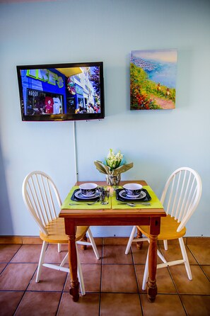 Repas dans la chambre