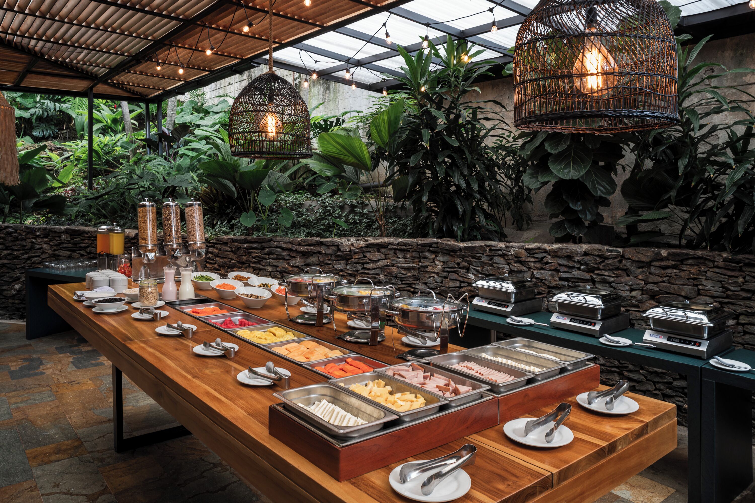 Café da manhã com buffet grátis todos os dias