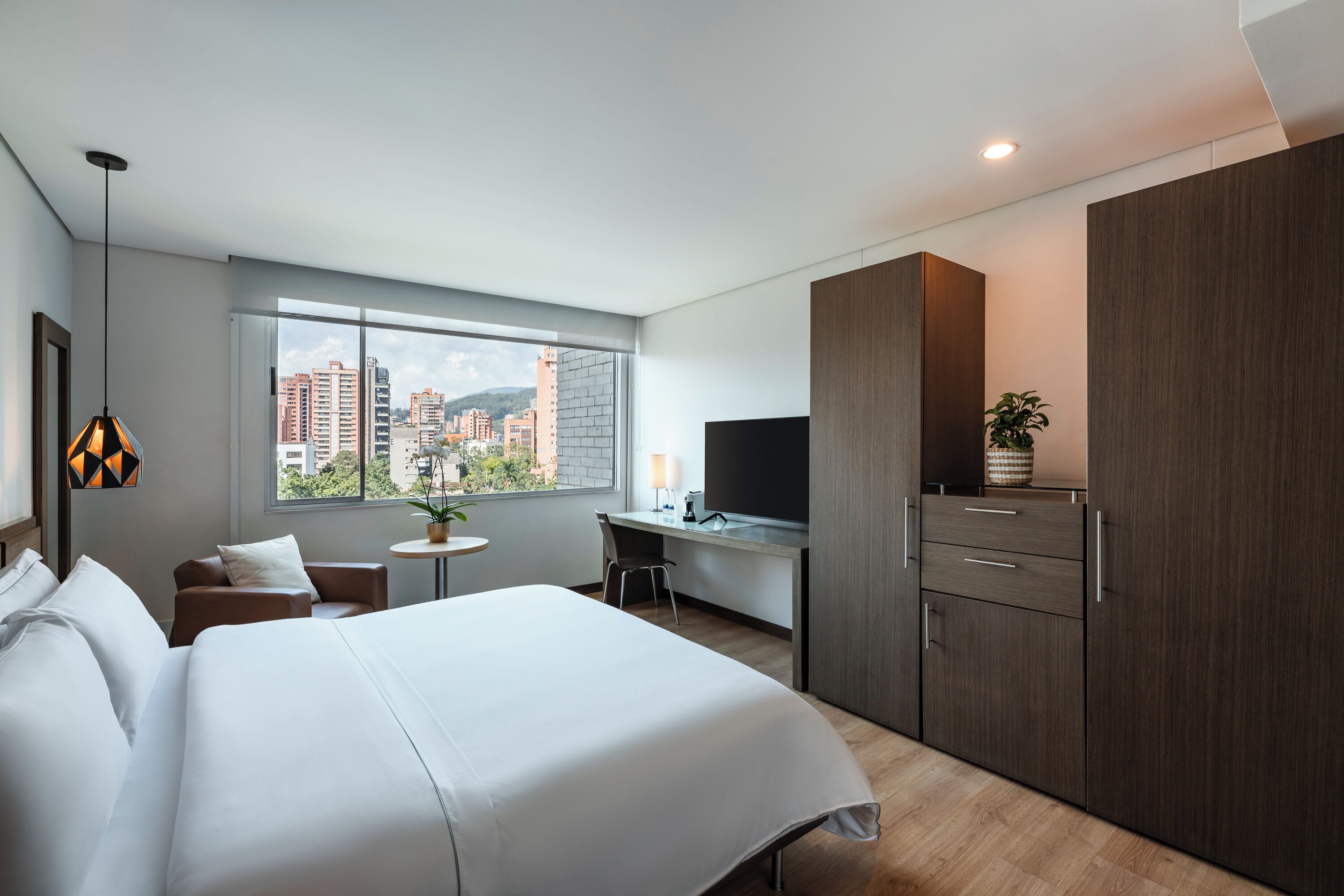 29-inch flat-screen tv with satellite channels, tv