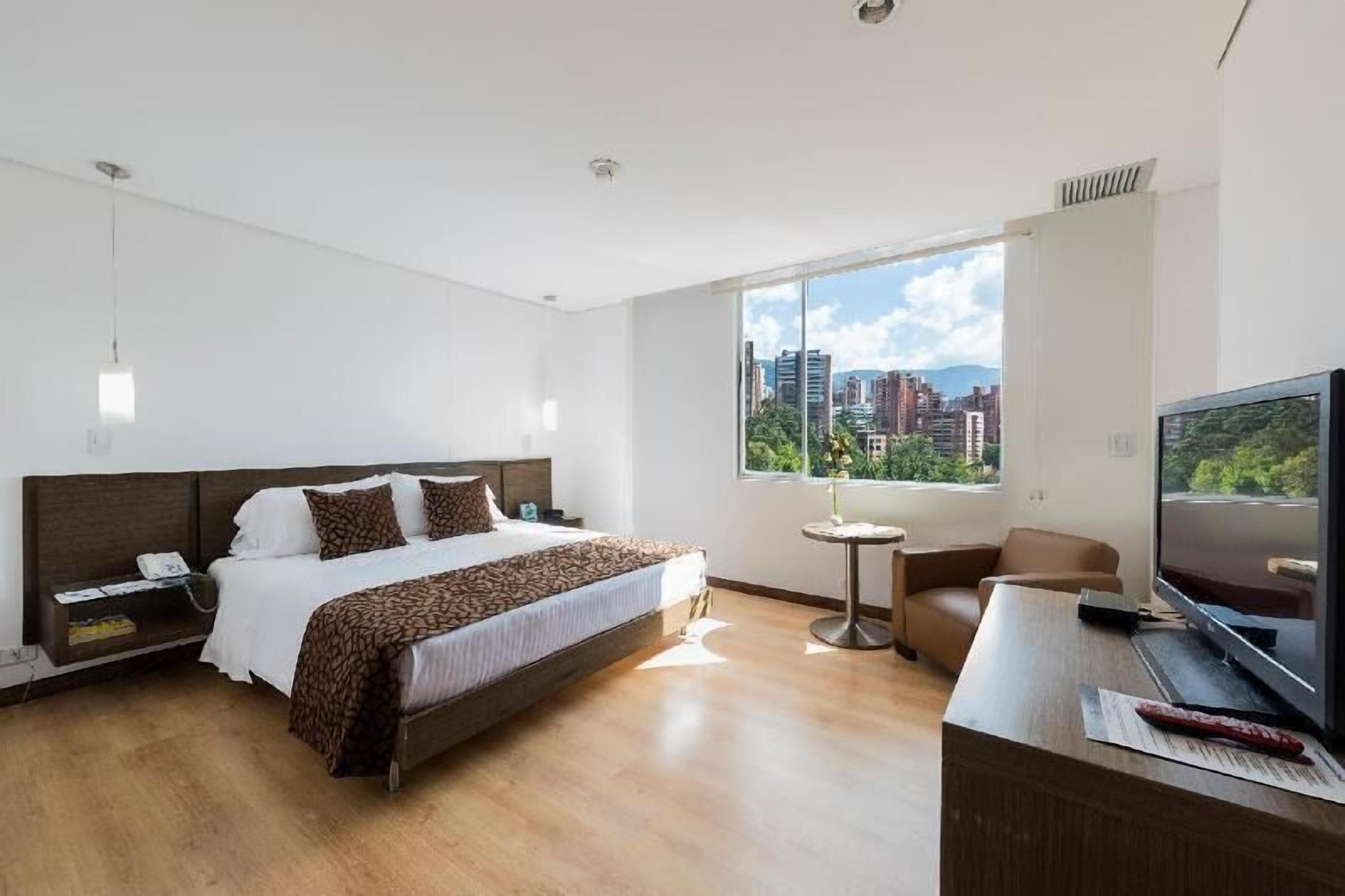 Minibar, in-room safe, desk, laptop workspace