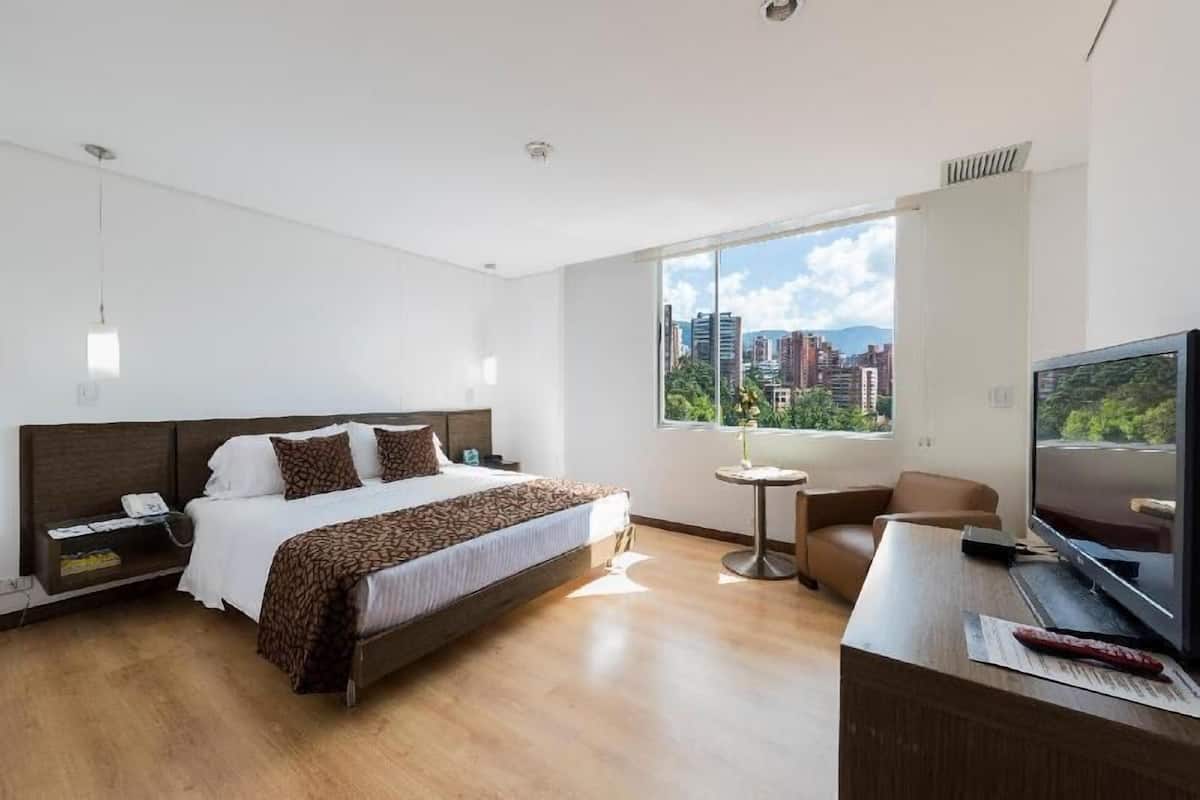 Minibar, in-room safe, desk, laptop workspace