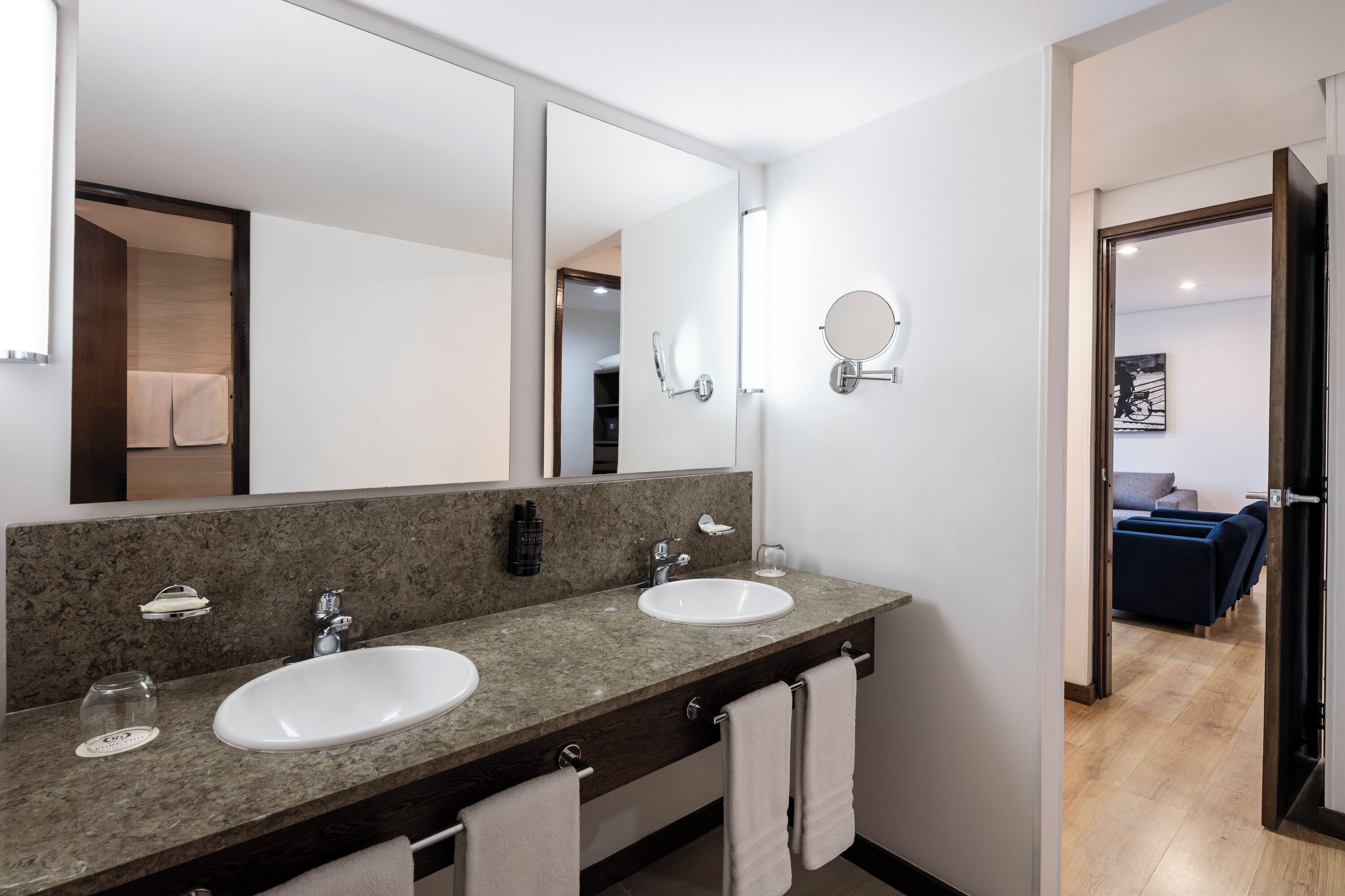 junior suite | bathroom | shower, eco-friendly toiletries, hair dryer, towels