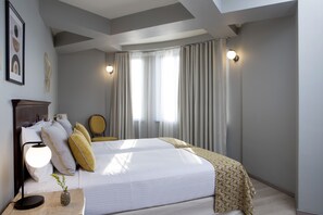 Standard Twin Room | Premium bedding, minibar, in-room safe, desk - Zeus Essence Bucharest Venezia (Bucharest)