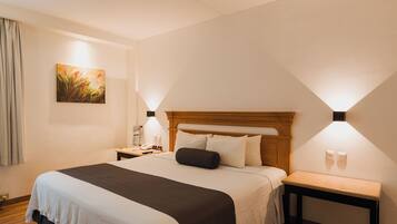 Standard Room | Down duvets, Select Comfort beds, in-room safe, desk