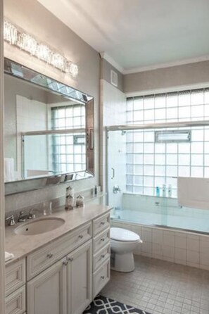 Room, Non Smoking, Private Bathroom (Grace Kelly) | Bathroom