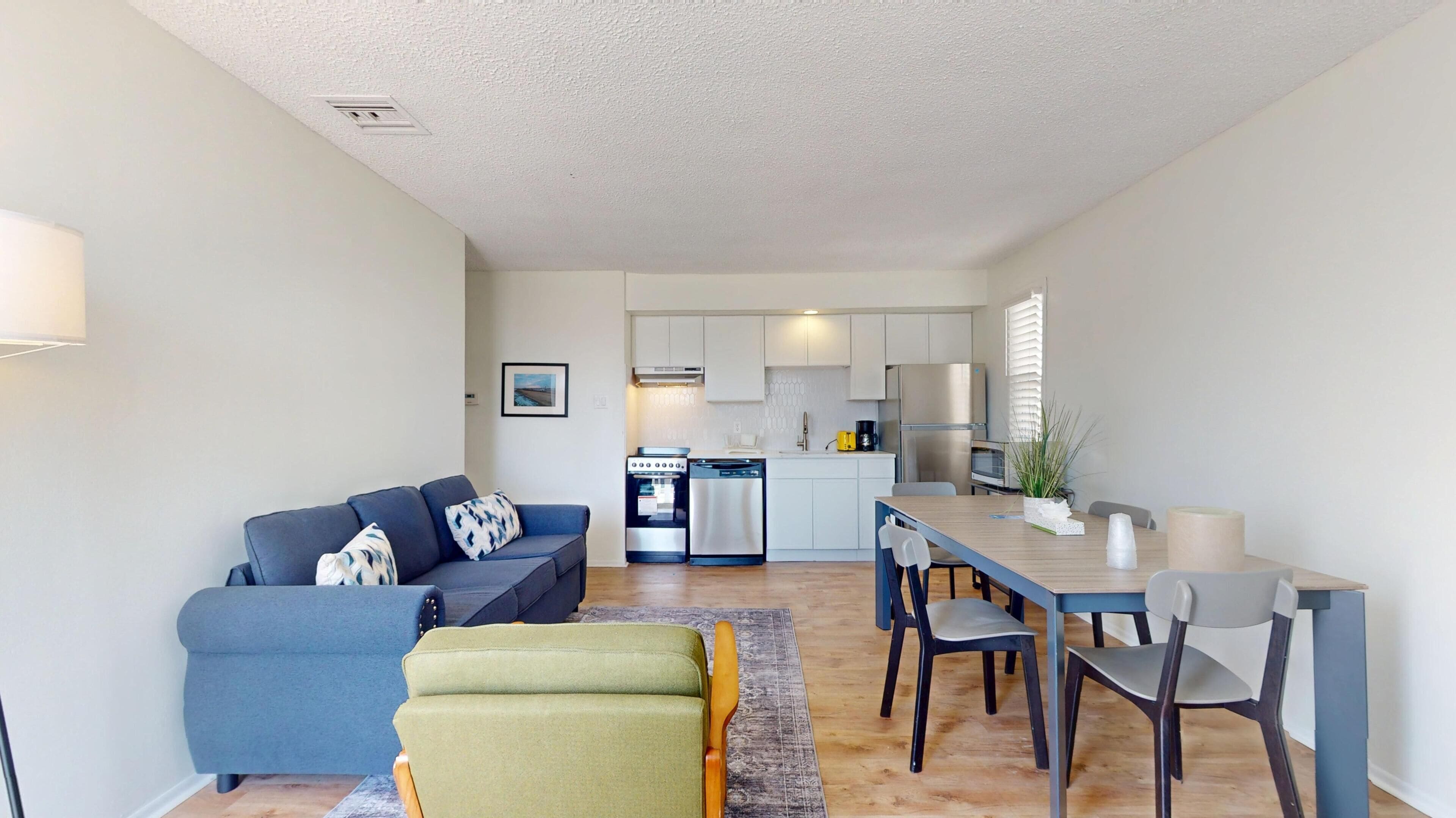 Apartamento, 2 quartos | Área de estar | TV 50 polegadas com canais a cabo